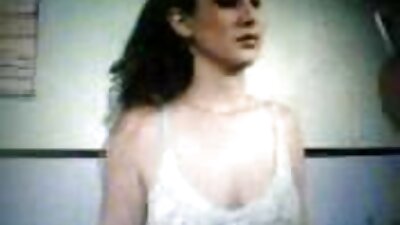 Evelyn fucks วิดีโอ หนัง xx ชอบเครื่องจักรกับที่รักของเธอ